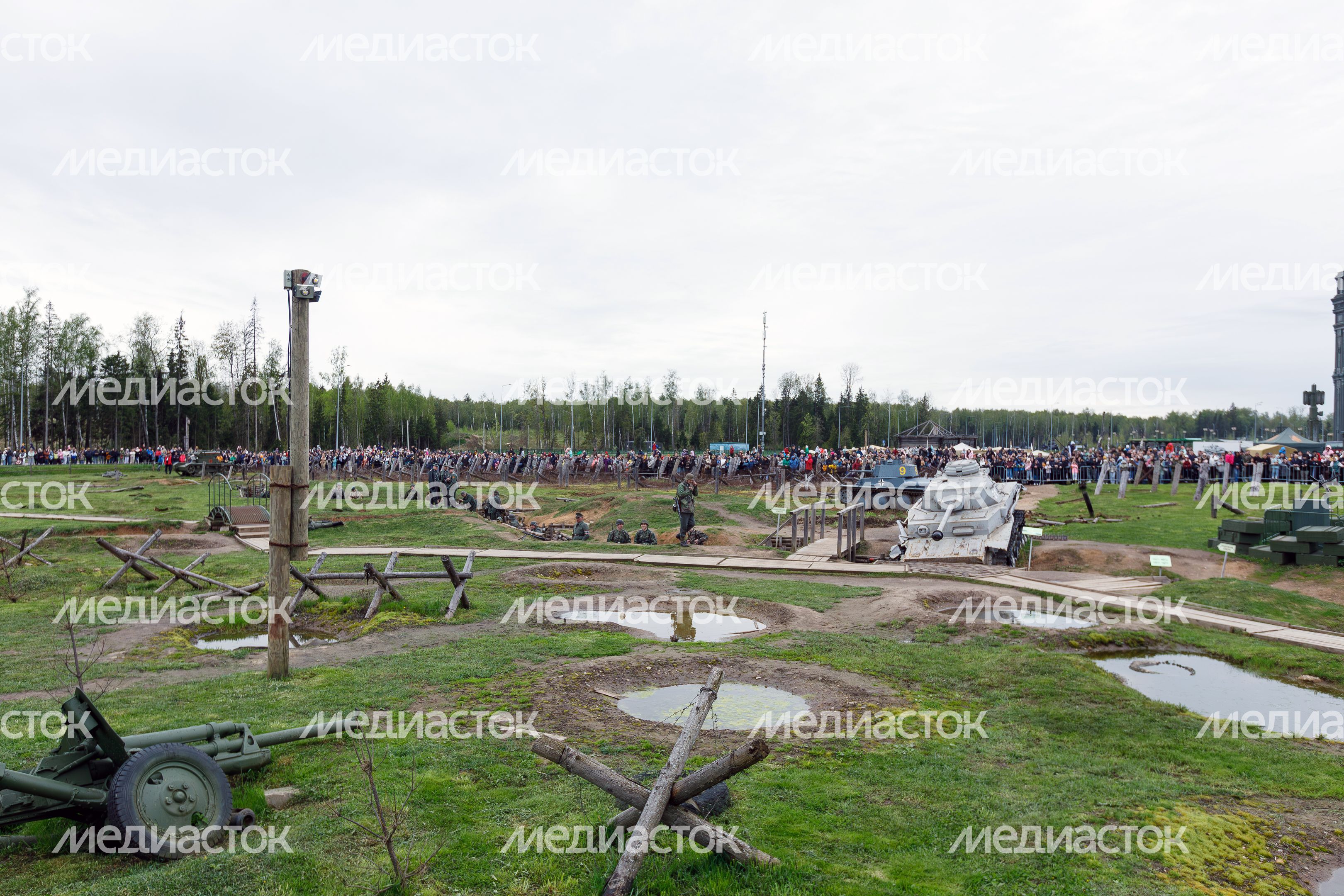 День Победы в Центральном парке «Патриот» Одинцовского округа: военно-историческая реконструкция «В логове зверя» День Победы в Центральном парке «Патриот» Одинцовского округа: военно-историческая реконструкция «В логове зверя»