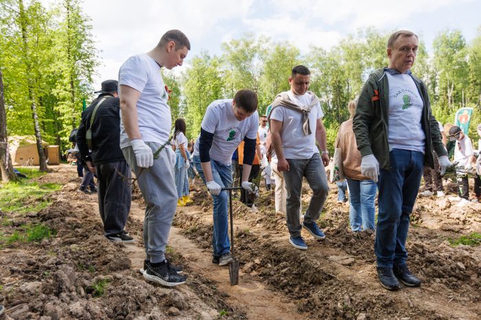 Кирилл Григорьев с командой принял участие во Всероссийской акции «Сад памяти»