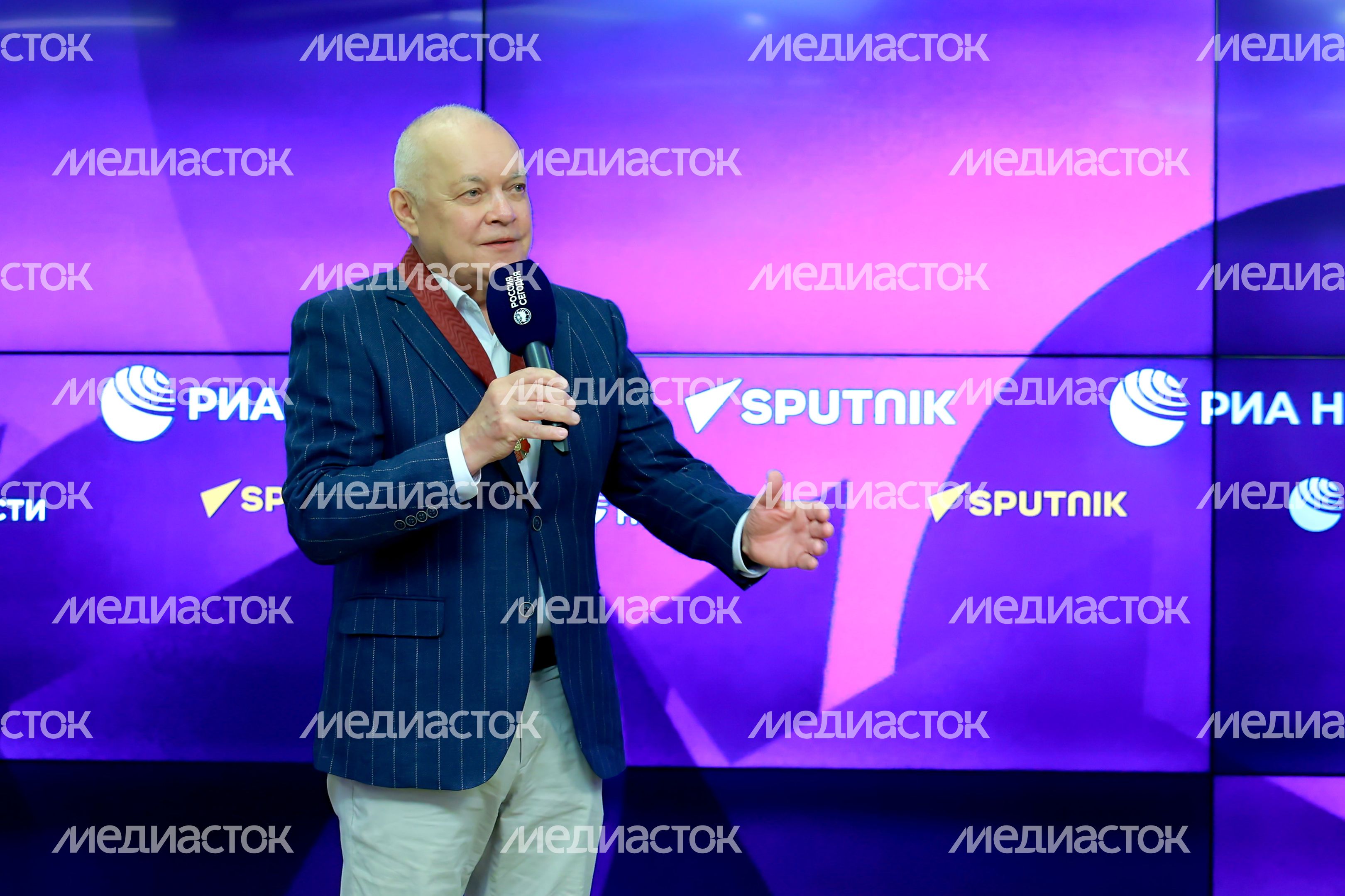 Андрей Воробьев вручил Дмитрию Киселеву Орден «За заслуги перед Московской областью» I степени