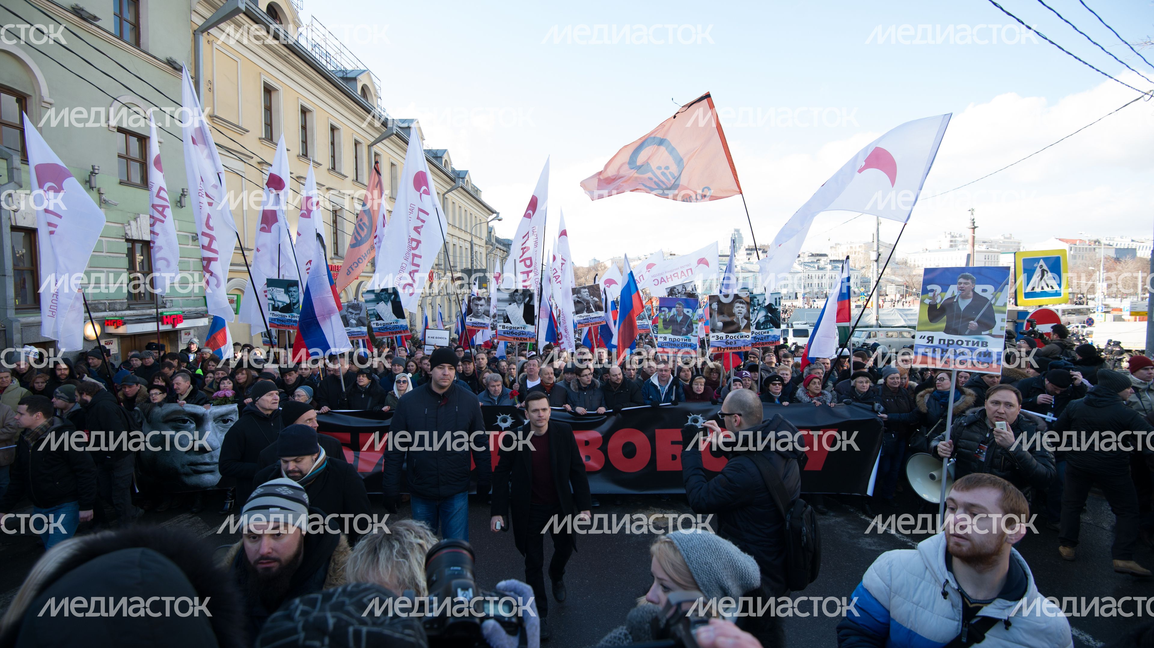 Марш памяти убитого политика Бориса Немцова в Москве Марш памяти убитого политика Бориса Немцова в Москве