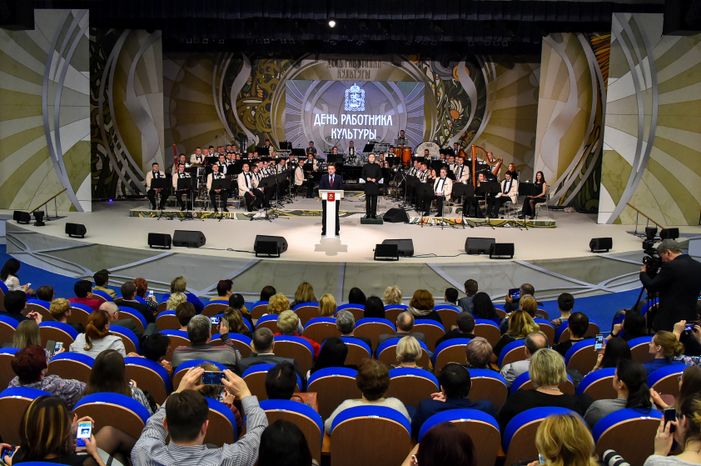 Губернатор принял участие в торжественном мероприятии, посвященном Дню работника культуры