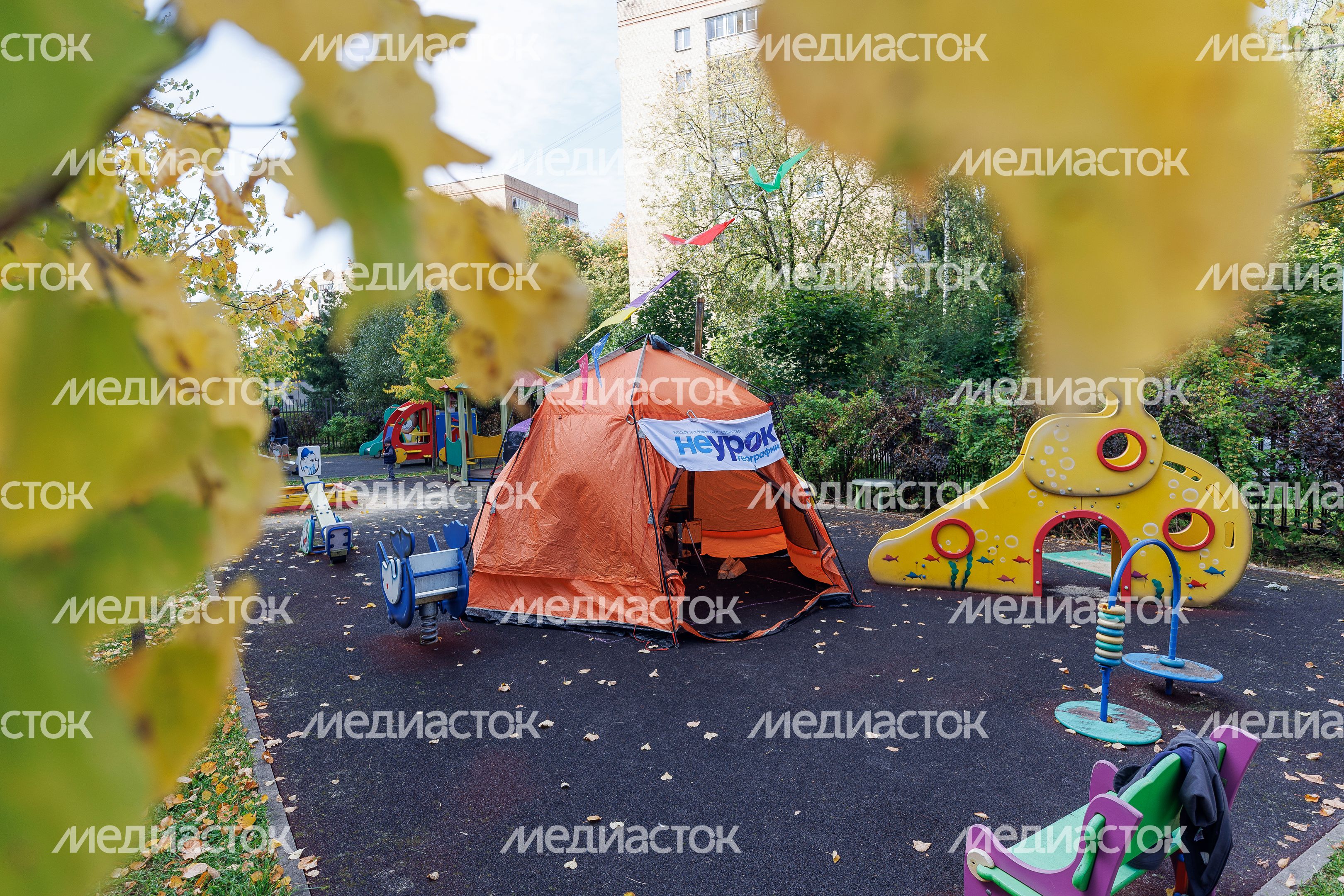 Палаточный лагерь для освоения туристской подготовки на научном фестивале «НЕурок географии» в Химках Палаточный лагерь для освоения туристской подготовки на научном фестивале «НЕурок географии» в Химках