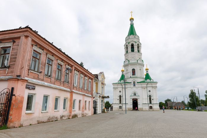 Кафедральный собор Александра Невского в Егорьевске летом