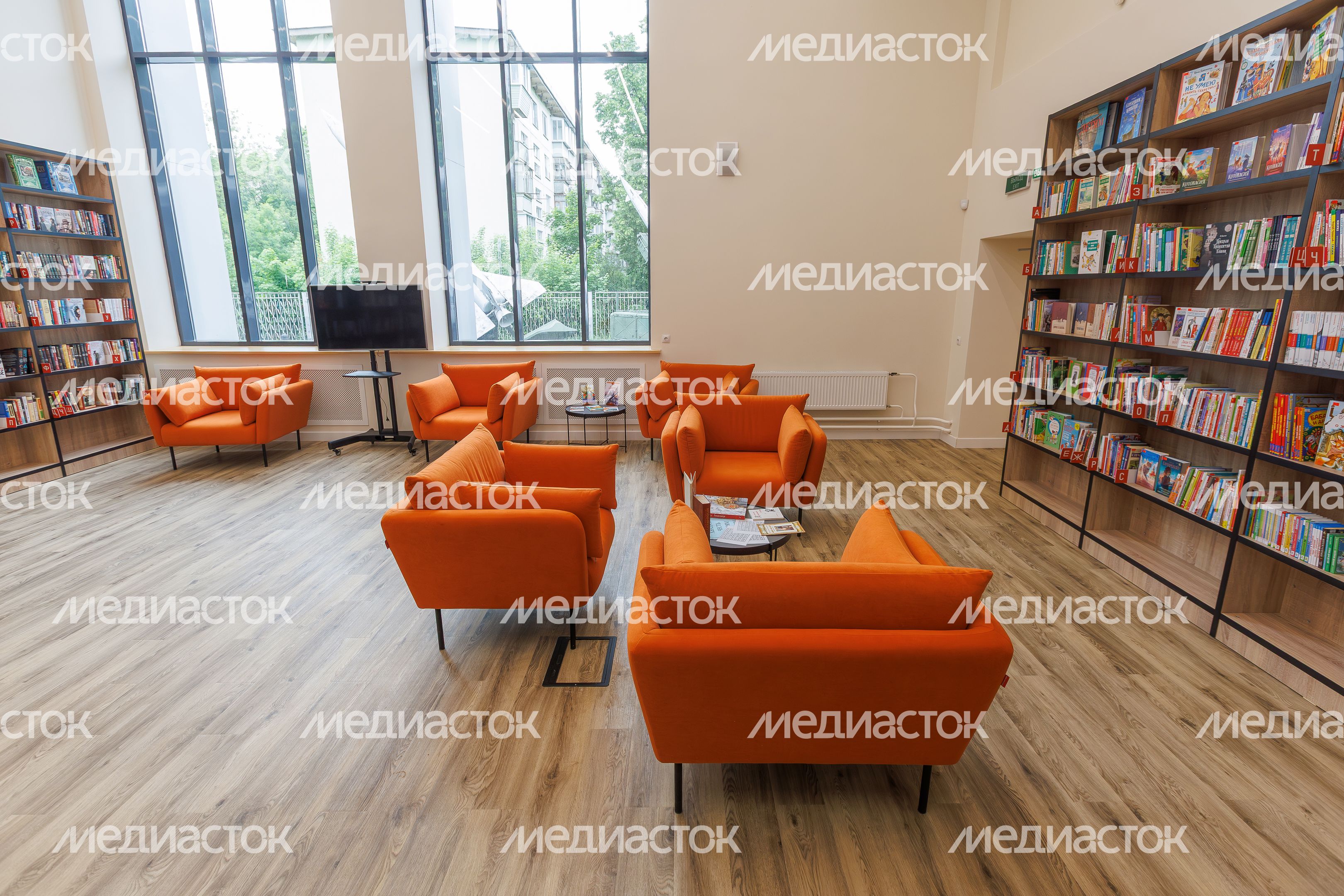 Библиотека в культурно-досуговом центре «Заря» в Балашихе после капитального ремонта Библиотека в культурно-досуговом центре «Заря» в Балашихе после капитального ремонта