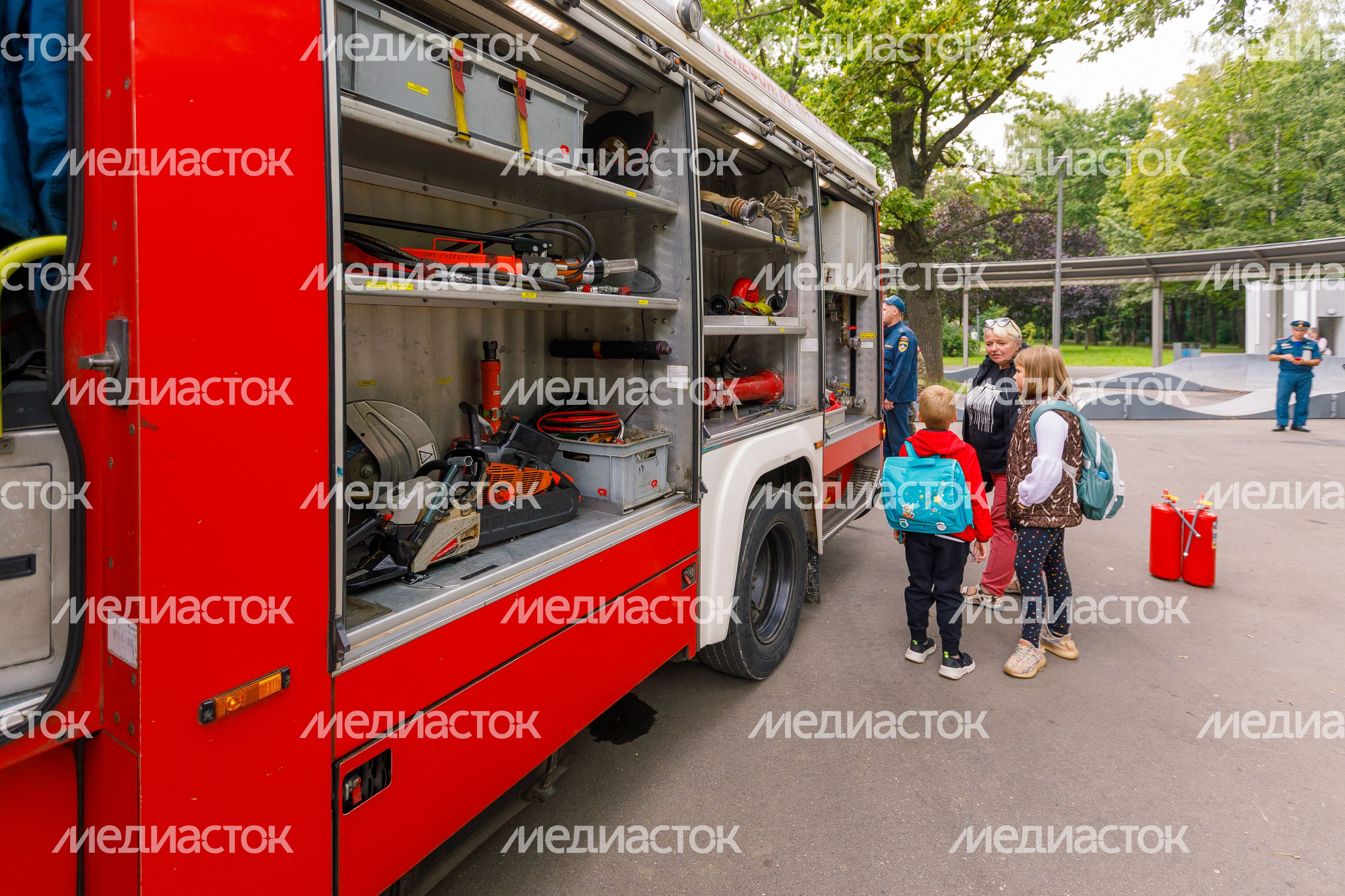 День государственного флага России отметили в химкинском парке День государственного флага России отметили в химкинском парке