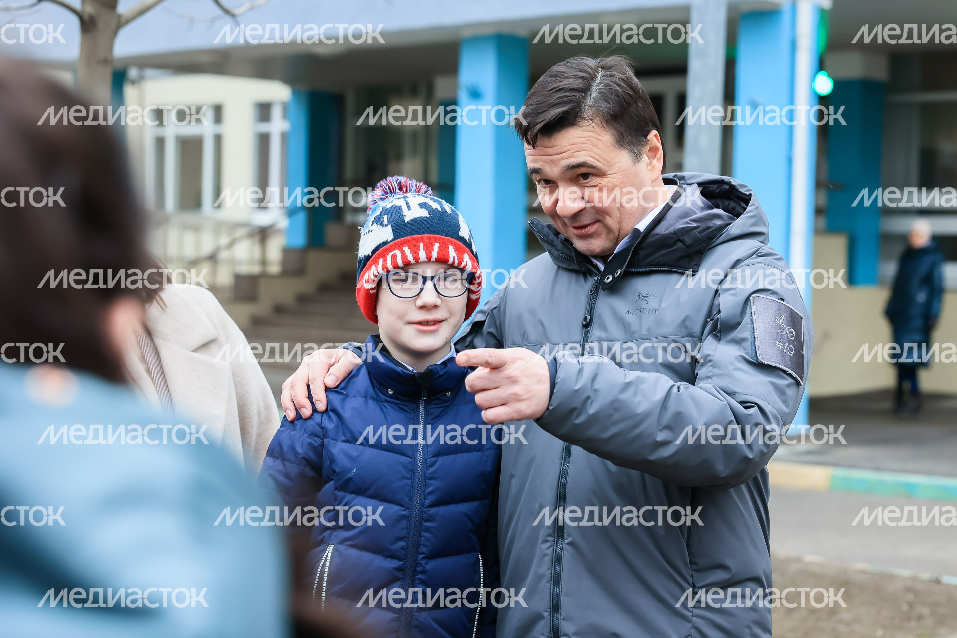 Проверка хода строительства пристройки к школе №14 в Долгопрудном Губернатором Подмосковья