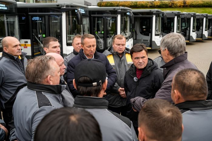Андрей Воробьев передал партию новых автобусов округам Подмосковья