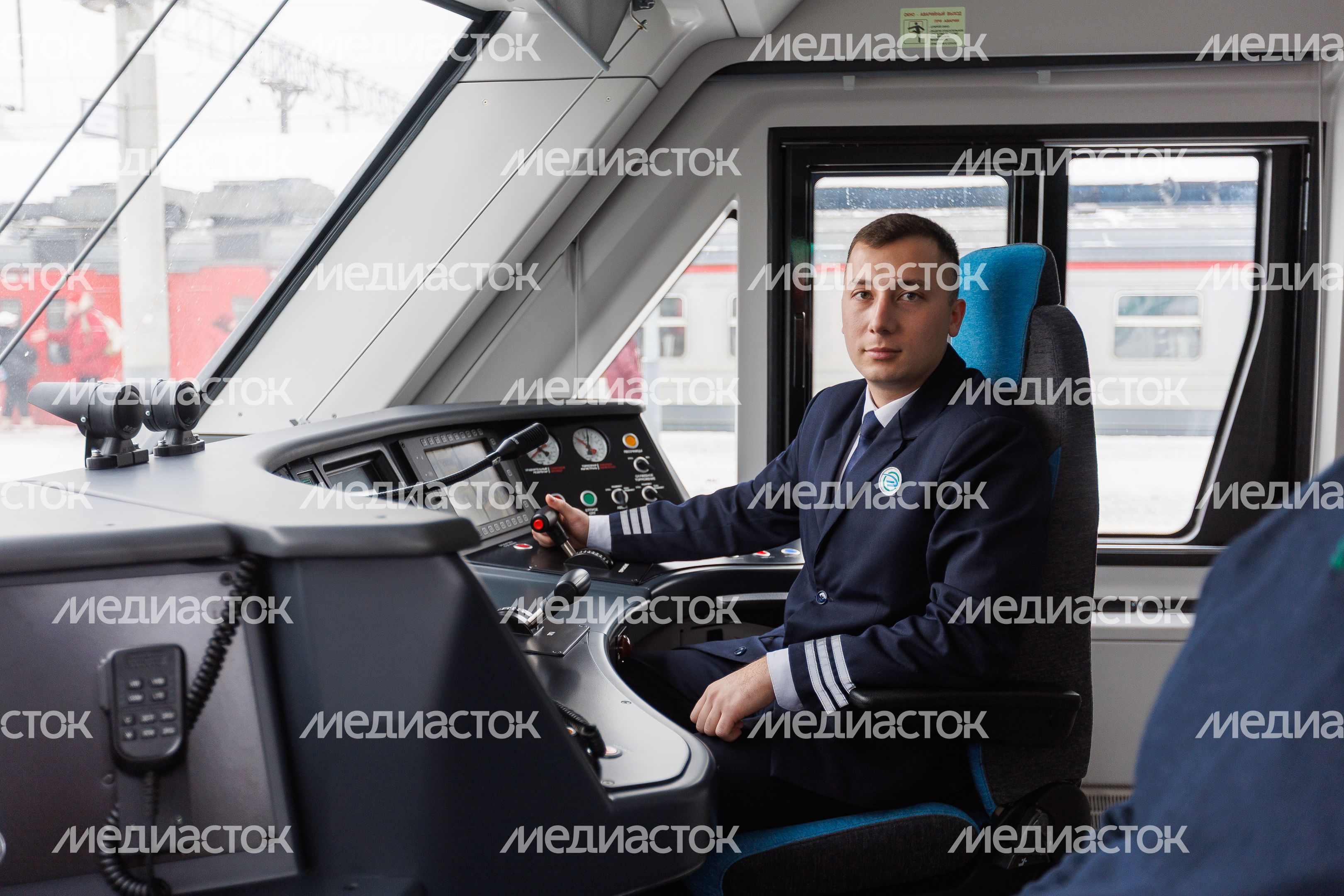 Машинист поезда нового поколения «Иволга 4.0» на МЦД