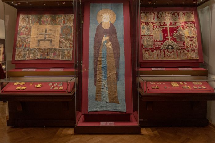 Ризница. Экспозиция Реликвия и сокровища Троице-Сергиева монастыря XI-XVII веков