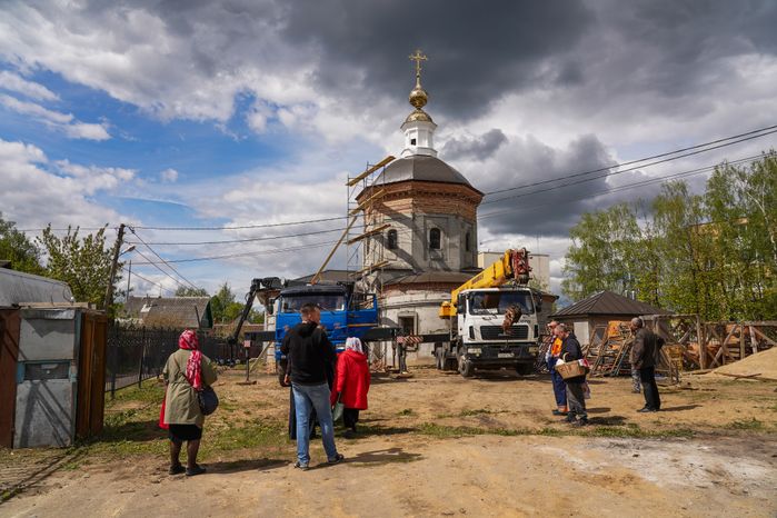 Водружение креста на Борисоглебскую церковь в Рузе