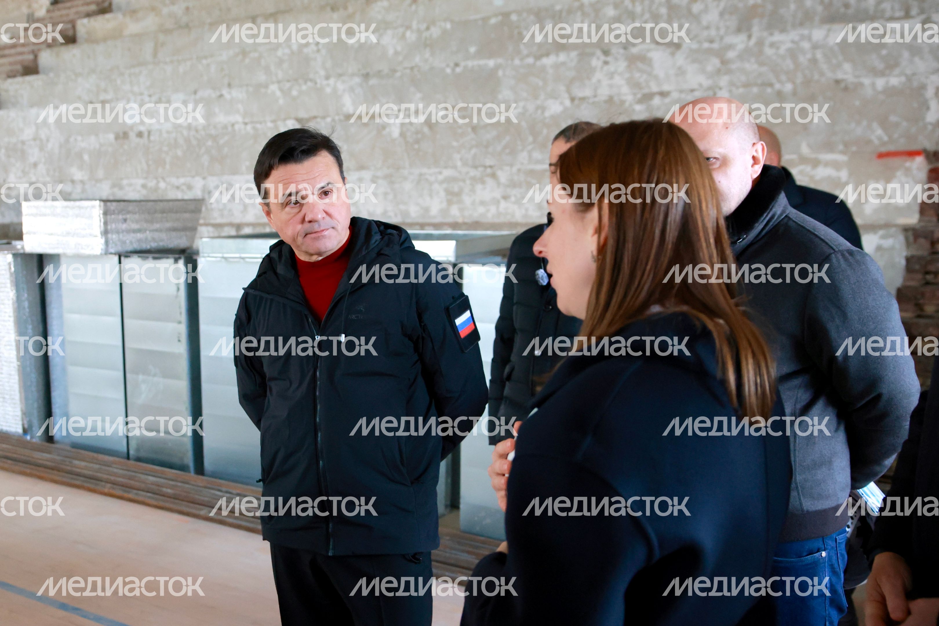 Андрей Воробьев проверил ход работ по капремонту СК "Звезда" в Звенигороде Андрей Воробьев проверил ход работ по капремонту СК "Звезда" в Звенигороде