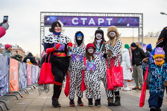 Новогодний забег в карнавальных костюмах Space Carnival 2024 в Королеве