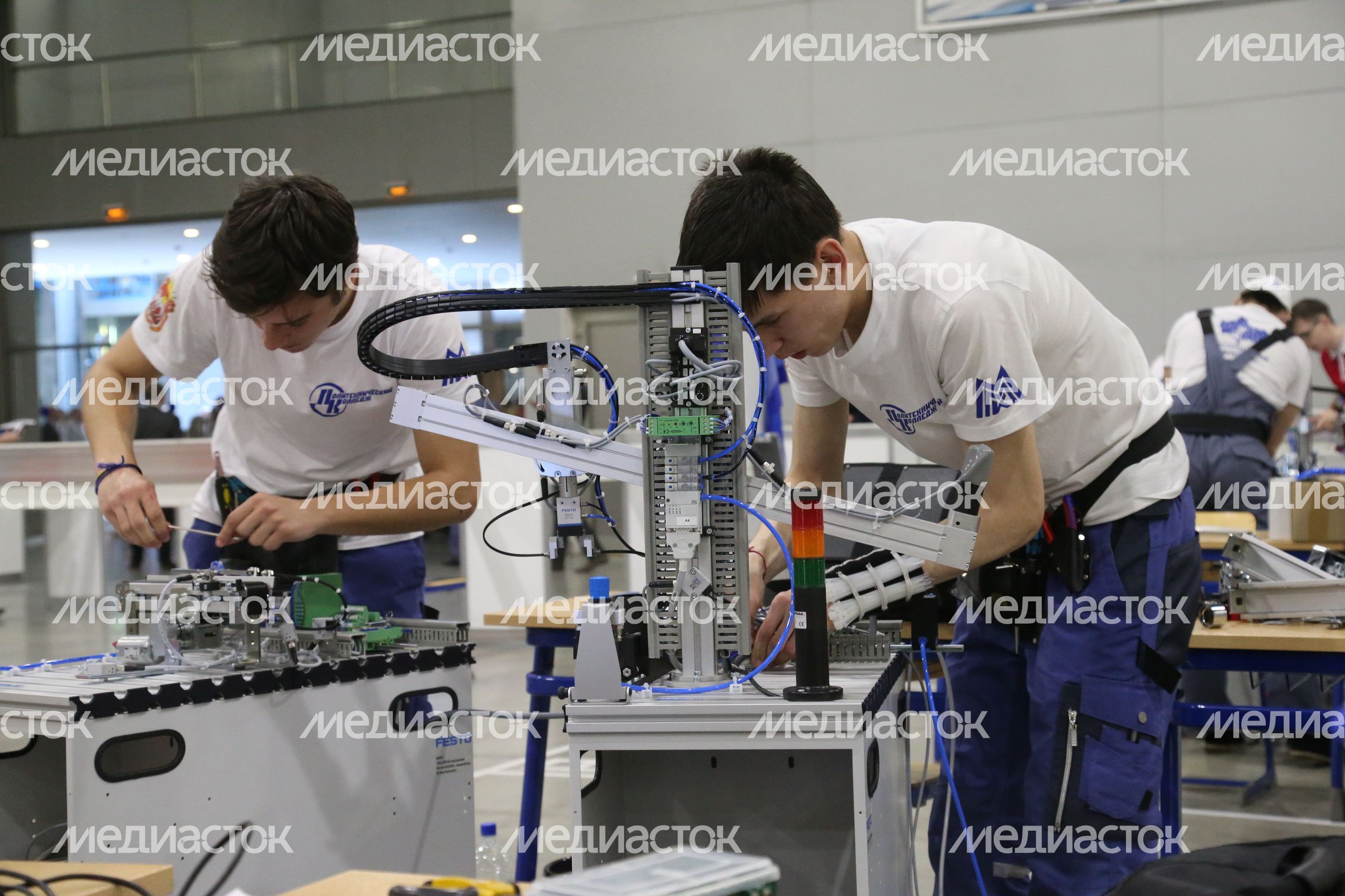 А. Воробьев и В. Путин посетили финал чемпионата рабочих профессий WorldSkills А. Воробьев и В. Путин посетили финал чемпионата рабочих профессий WorldSkills