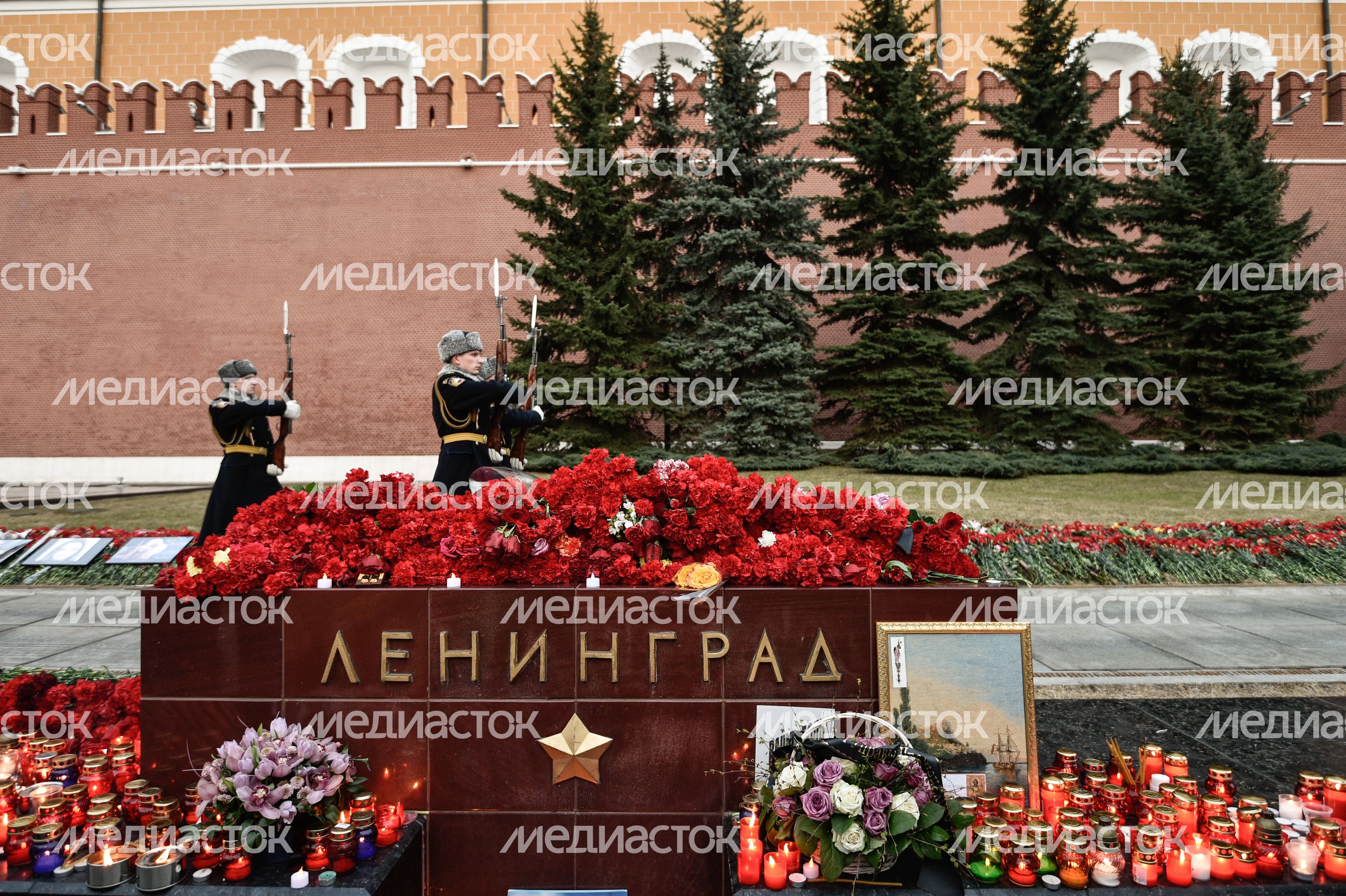 Траурный митинг памяти 11 жертв теракта в Санкт-Петербурге