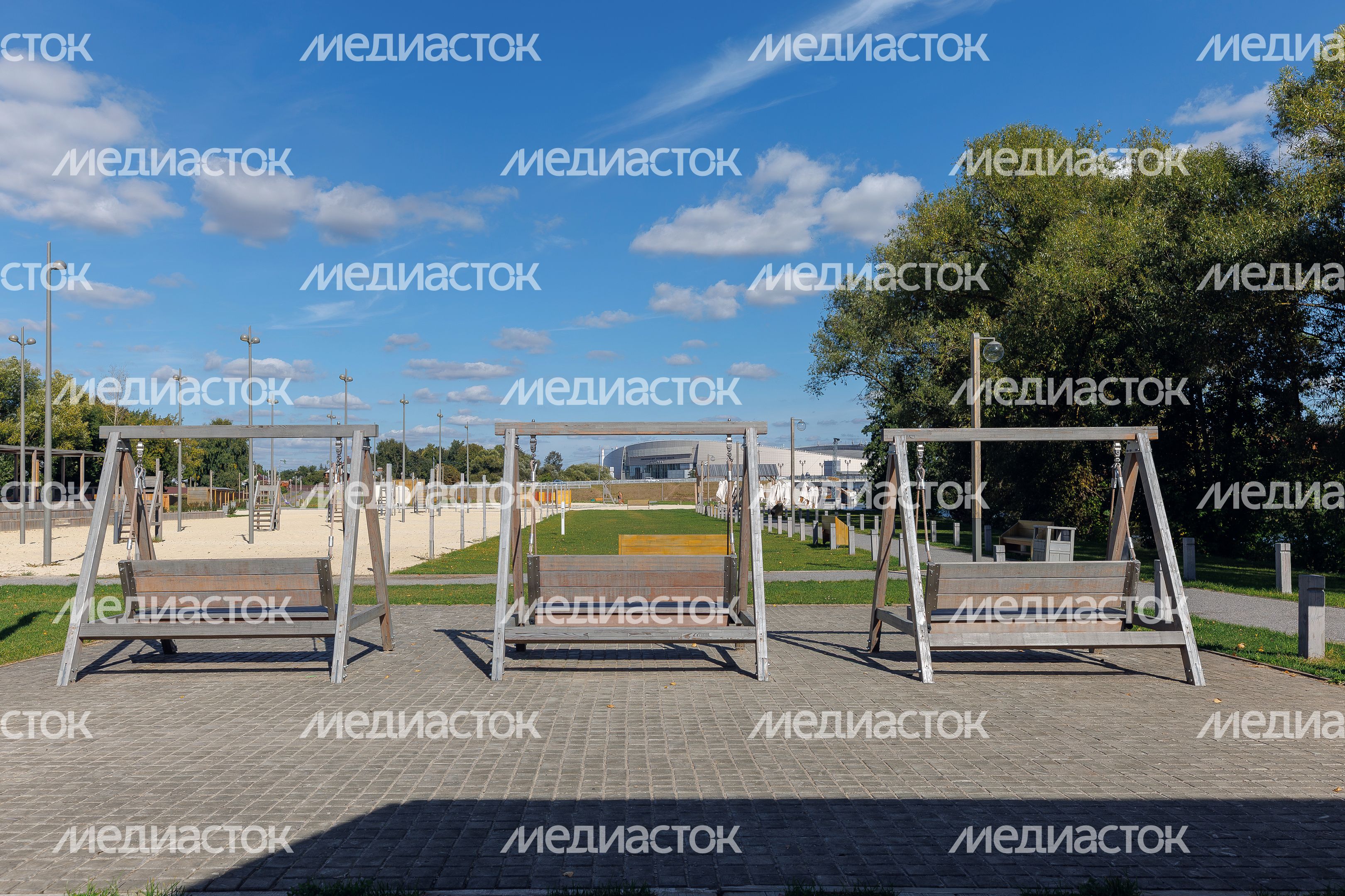 Пляжная зона отдыха на набережной реки Коломенки в Коломне