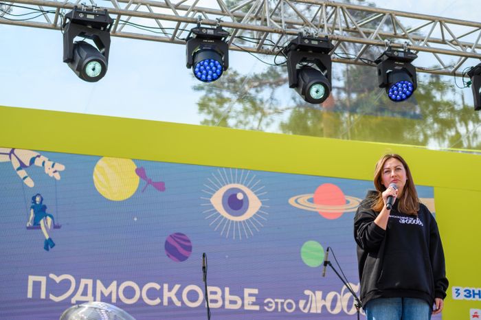 Замминистра информации и молодежной политики Ольга Гребенщикова наградила самых активных представителей молодежи