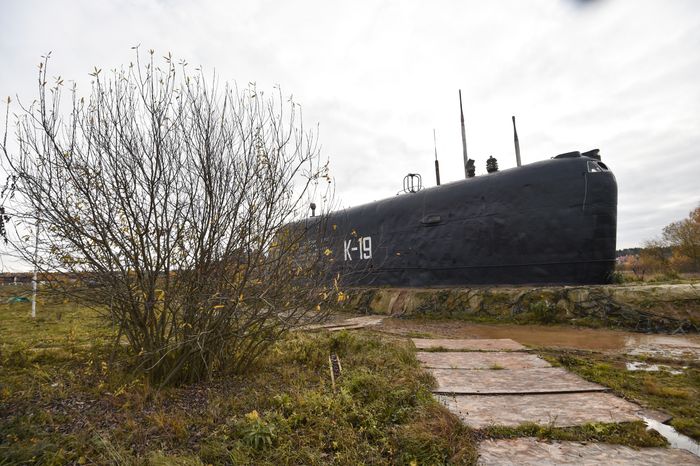 Памятник подводной лодке К-19 и виды села Никульское