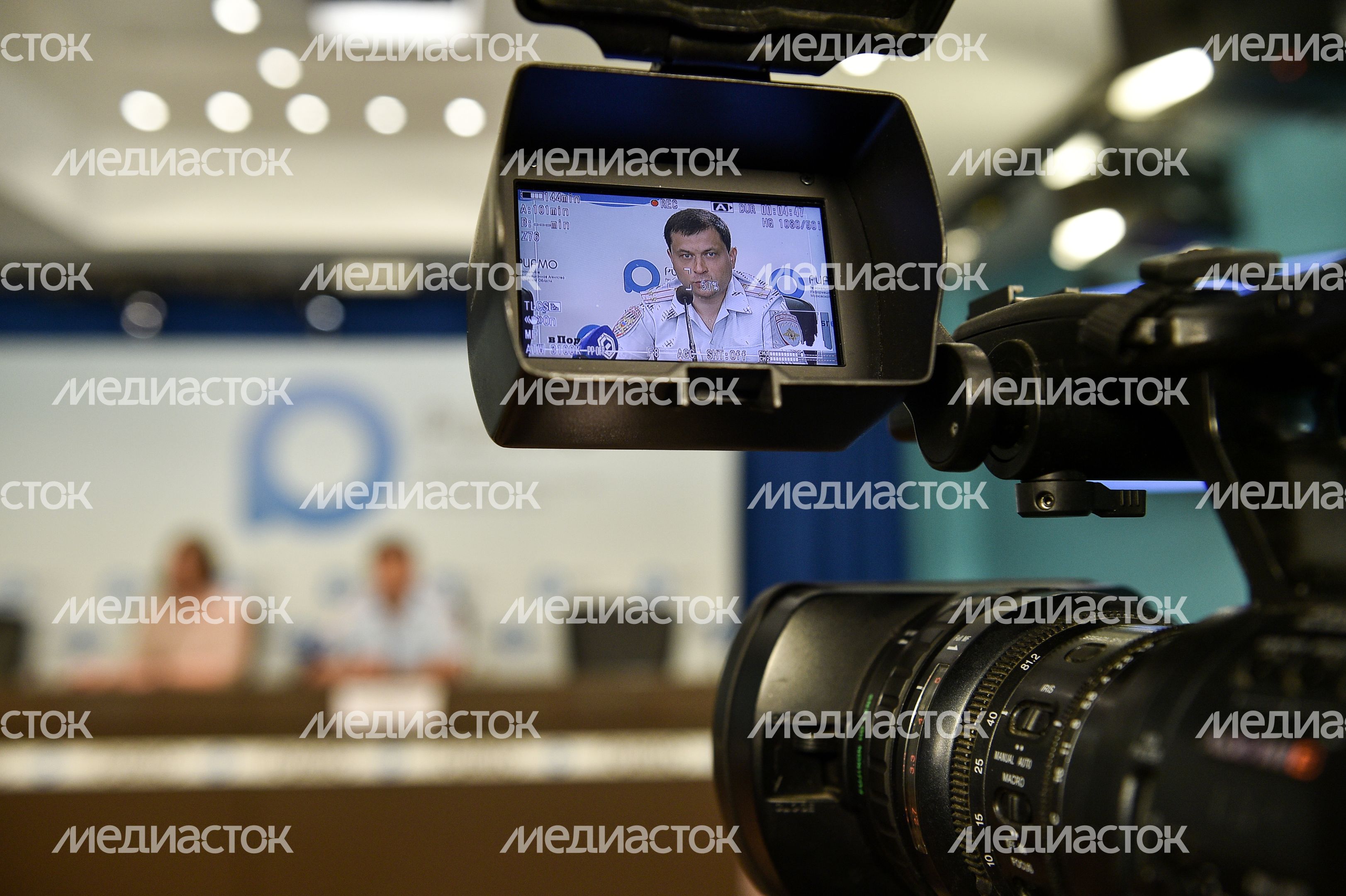 Пресс-конференция о раскрытии преступлений, связанных с вымогательством