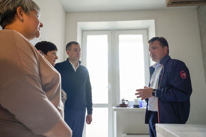 Андрей Воробьев поздравил с новосельем жителей нового МКД в Лыткарино