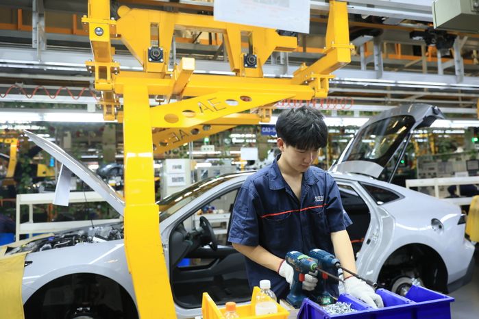 Посещение автозавода Changan Automobile Group в Китае Губернатором Подмосковья