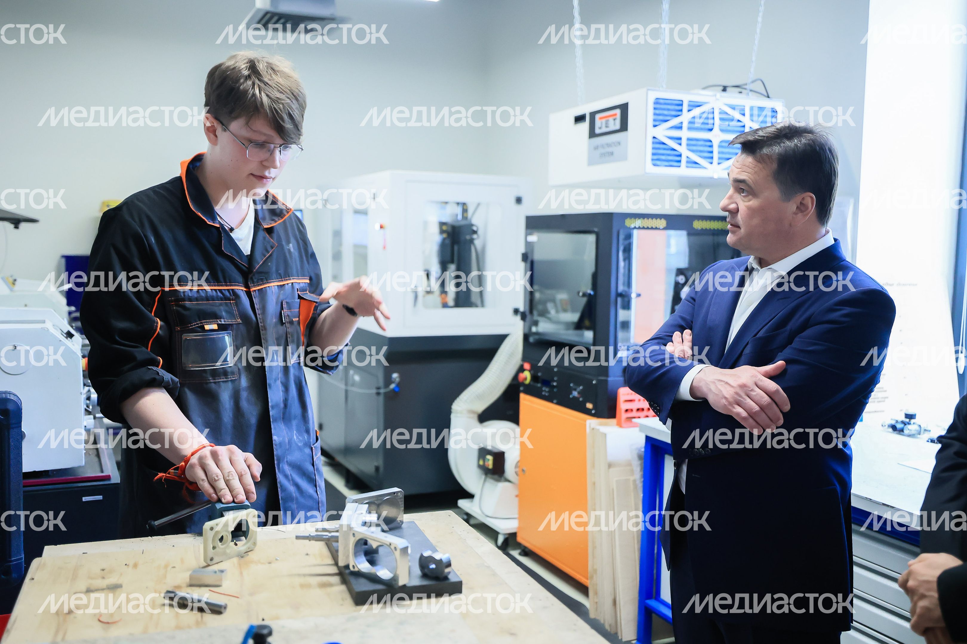 Представление учащимися «Изобретариума» своих разработок Губернатору Подмосковья