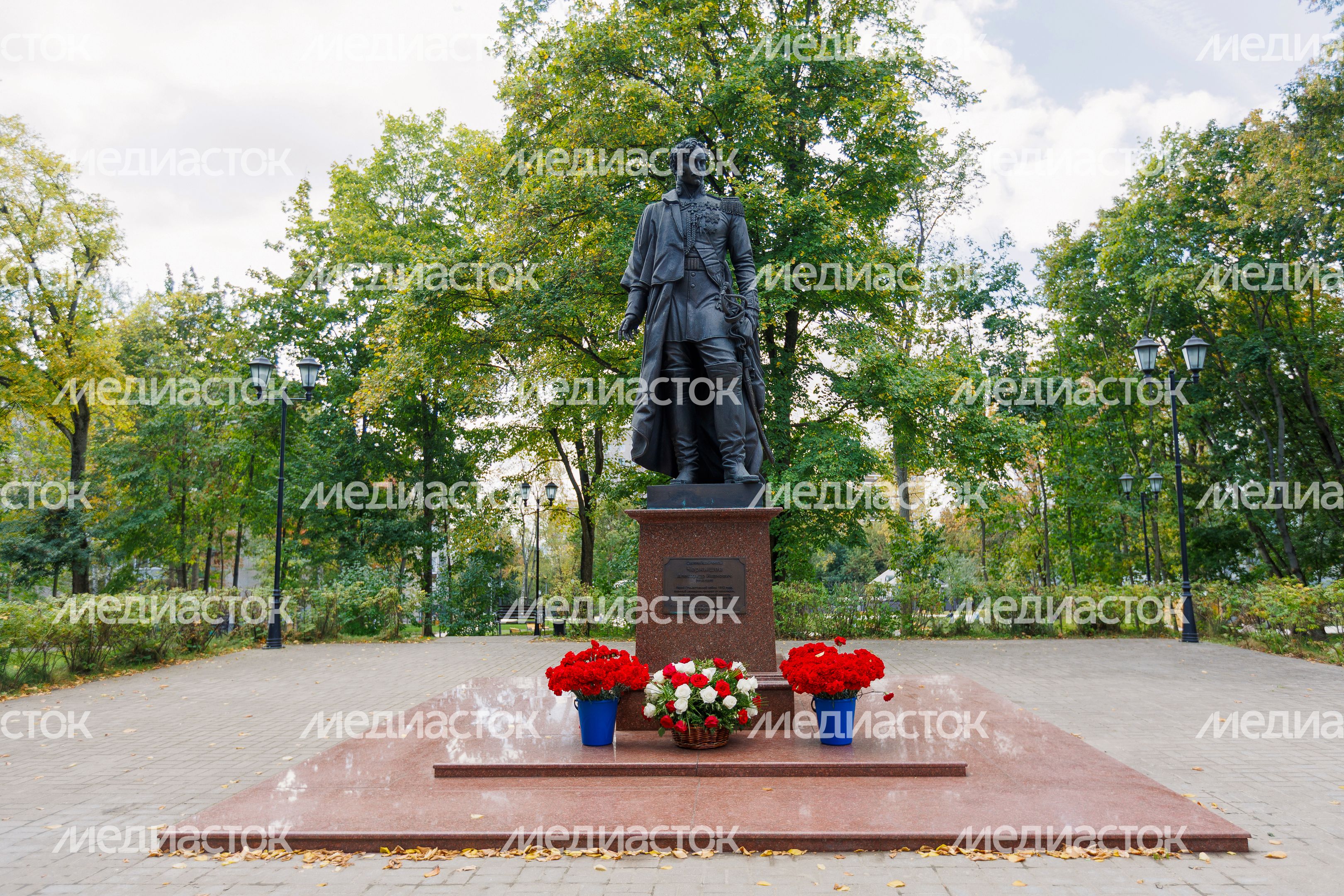 Памятник Герою Отечественной войны 1812 года князю Чернышову в сквере на территории усадьбы Лыткарино Памятник Герою Отечественной войны 1812 года князю Чернышову в сквере на территории усадьбы Лыткарино