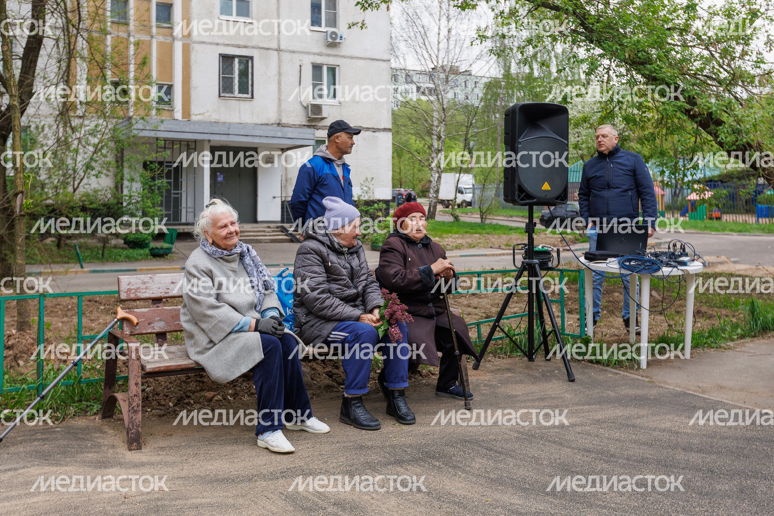 Акция «Песни Победы» для жительницы блокадного Ленинграда Людмилы Ивановны Бриллиантовой ко Дню Победы в Химках Акция «Песни Победы» для жительницы блокадного Ленинграда Людмилы Ивановны Бриллиантовой ко Дню Победы в Химках