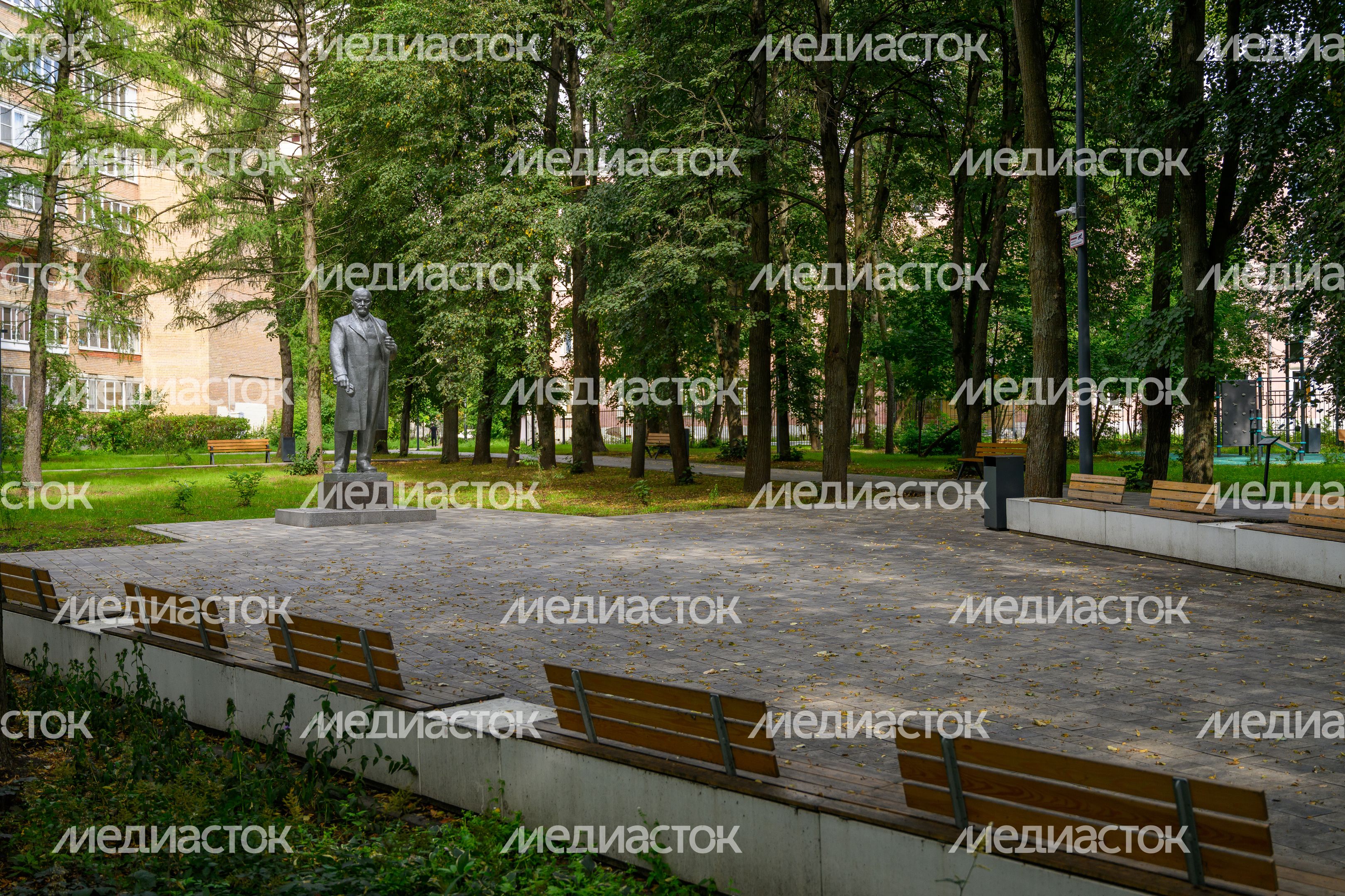 Сквер на улице Крупешина в Балашихе после благоустройства