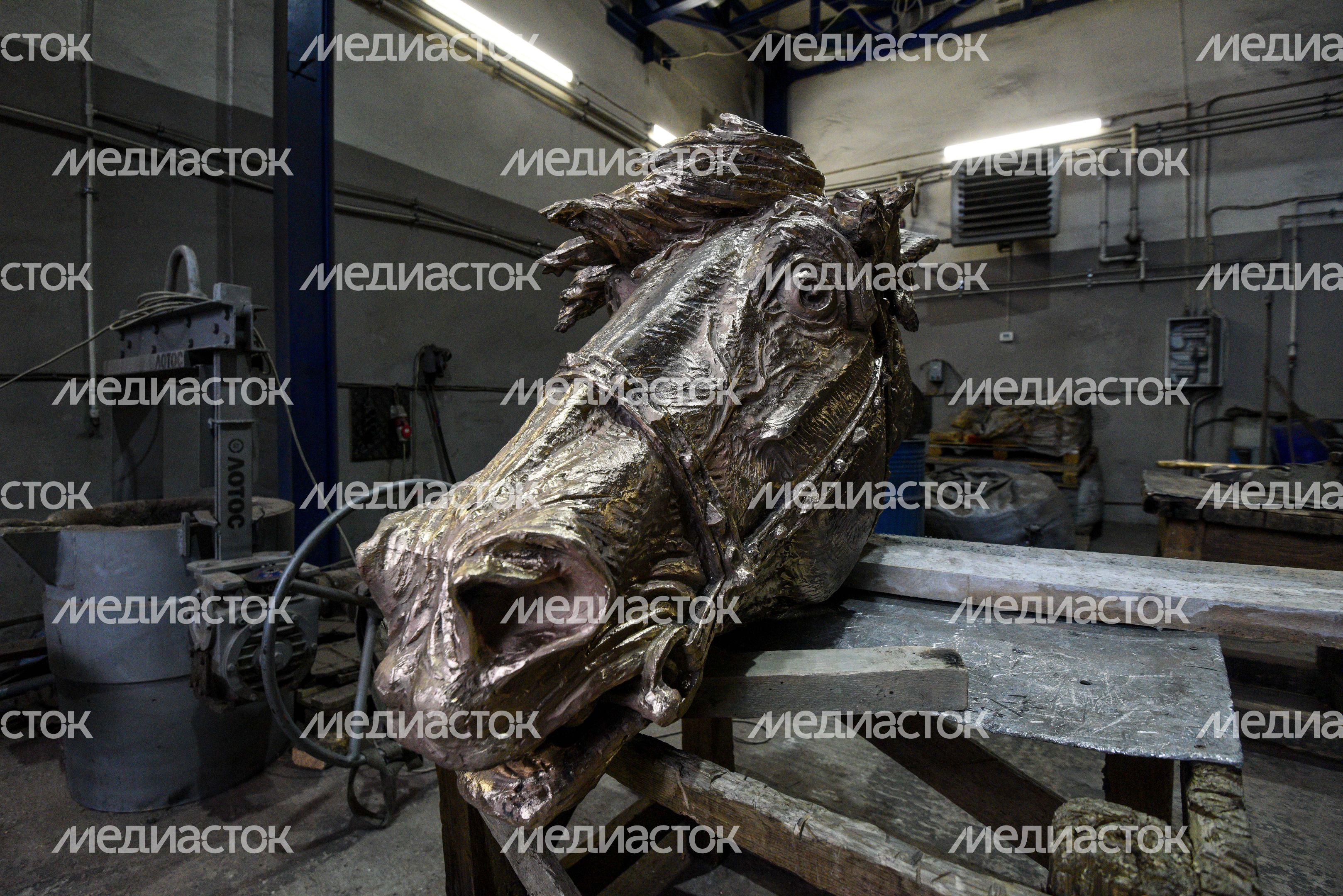 Сборка мемориала «Князь Александр Невский с дружиной» в Химках