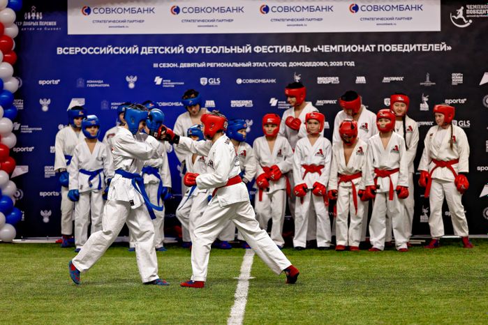 Показательные выступления дзюдоистов на чемпионате победителей по футболу в Домодедово