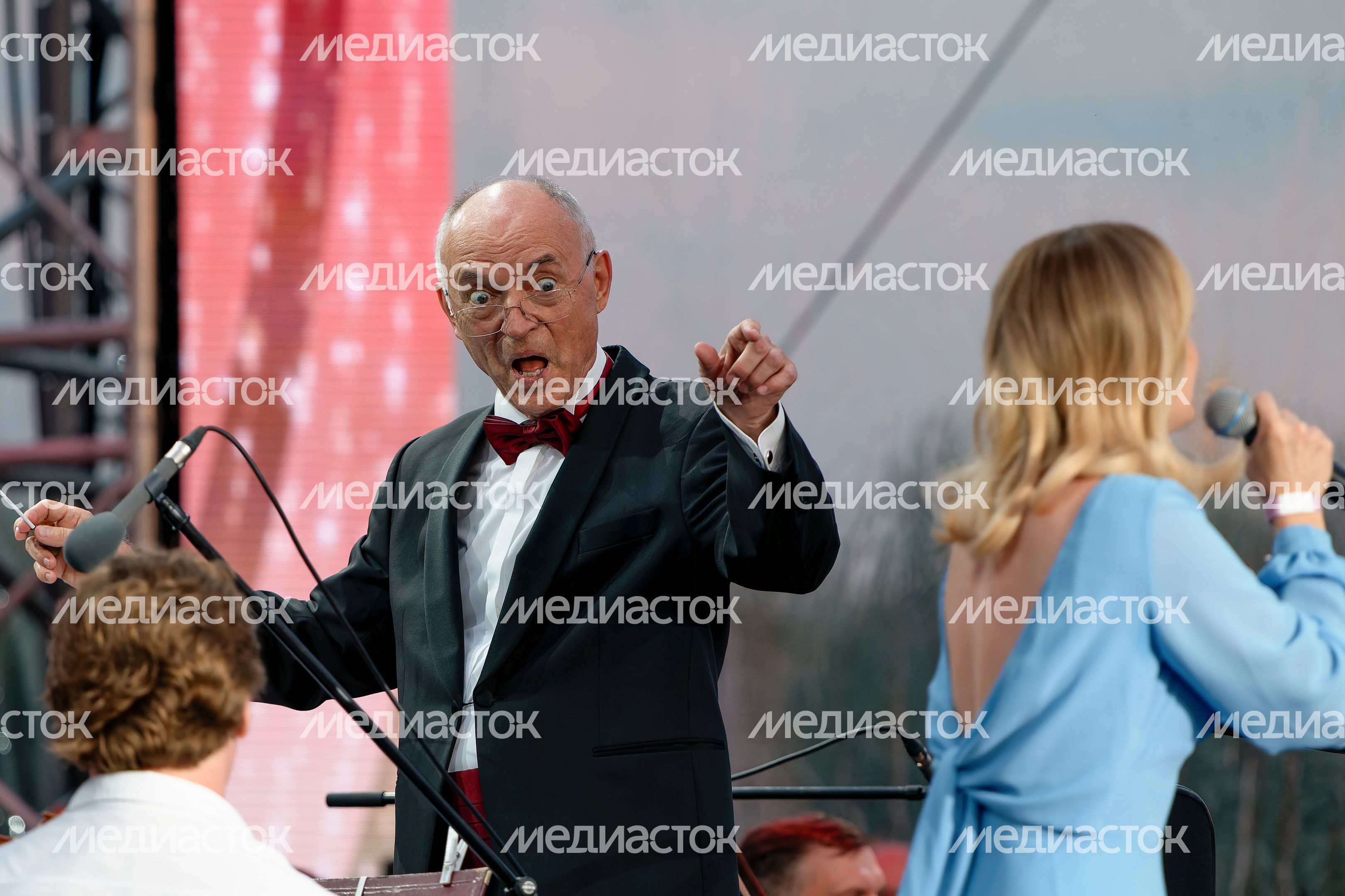 Дирижер Российского государственного симфонического оркестра кинематографии Сергей Скрипка Дирижер Российского государственного симфонического оркестра кинематографии Сергей Скрипка