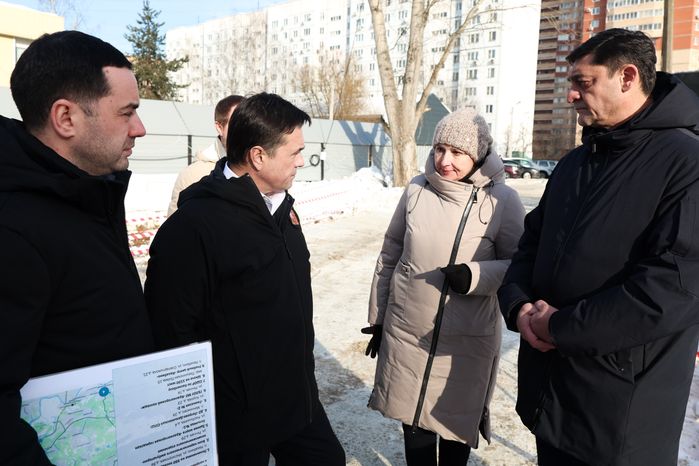 Андрей Воробьев проверил ход строительства нового корпуса поликлиники в Нахабино
