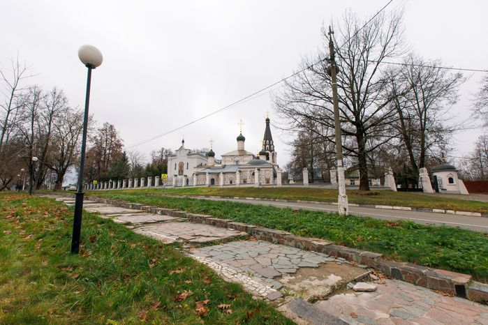 Церковь Спаса Нерукотворного Образа в Долгопрудном осенью