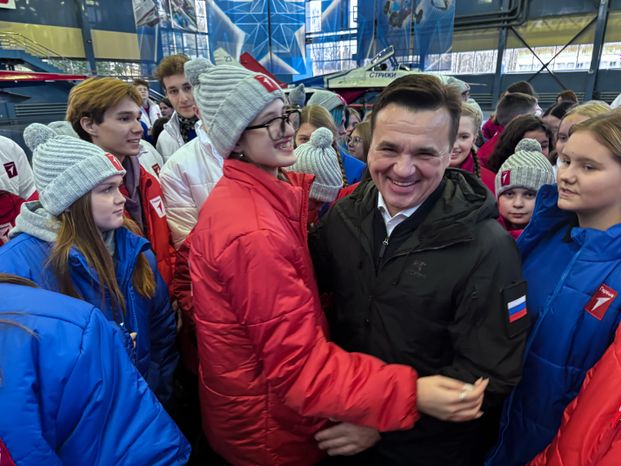 Андрей Воробьев навестил пилотажные группы на авиабазе в Кубинке