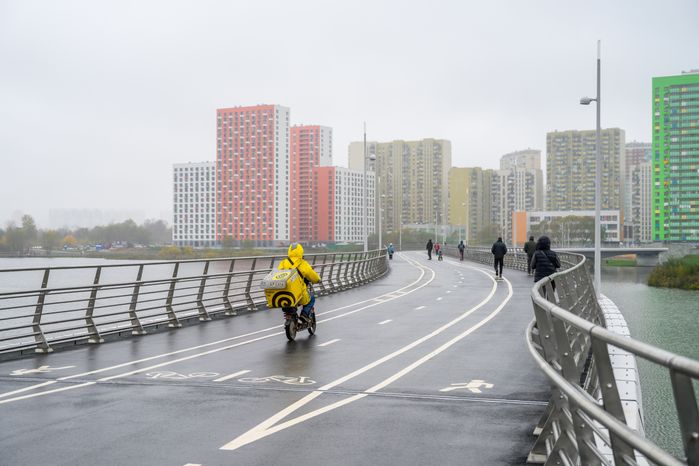Пешеходный мост через озеро Черное соединил Люберцы и Москву