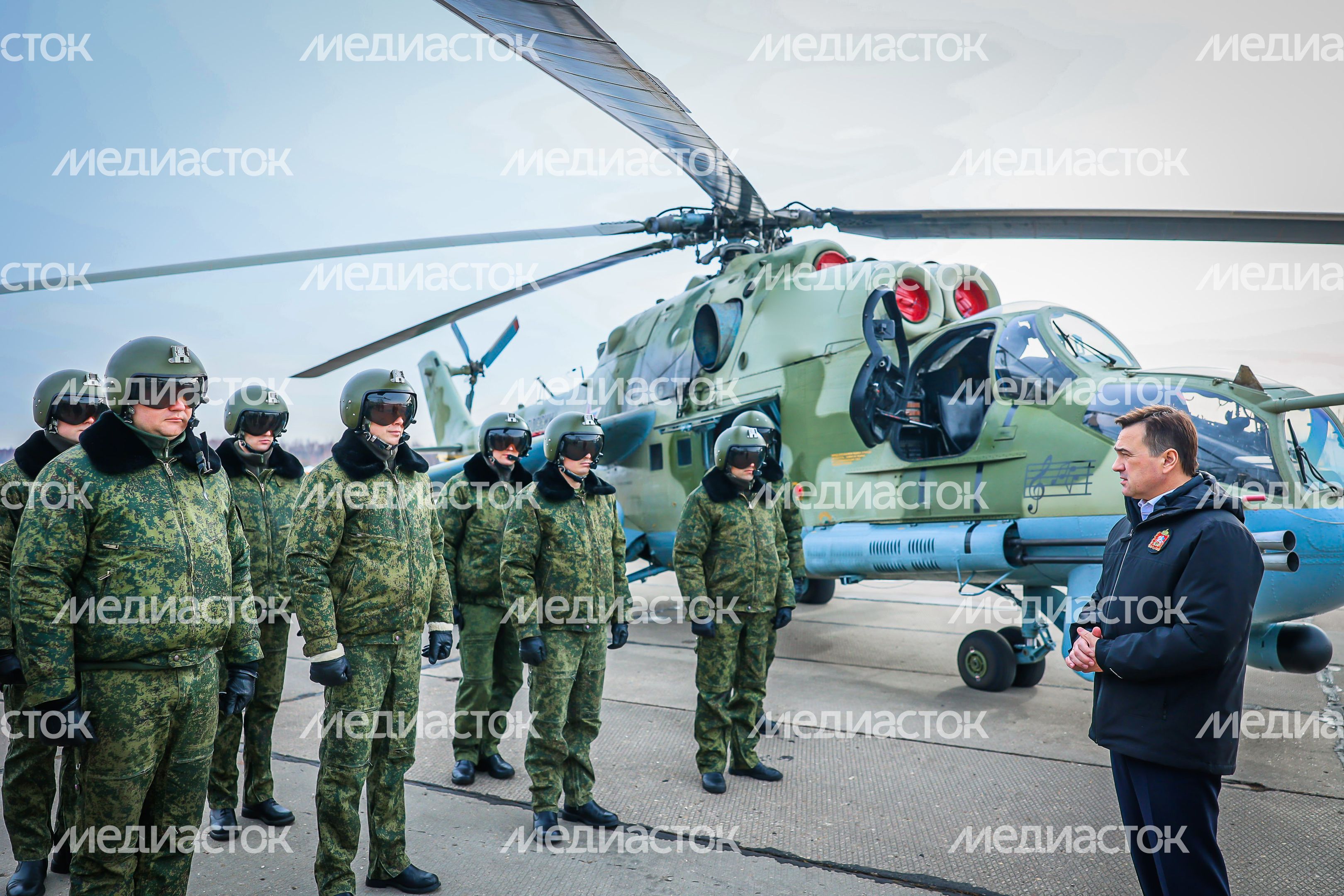 Губернатор поблагодарил военнослужащих вертолетной эскадрильи