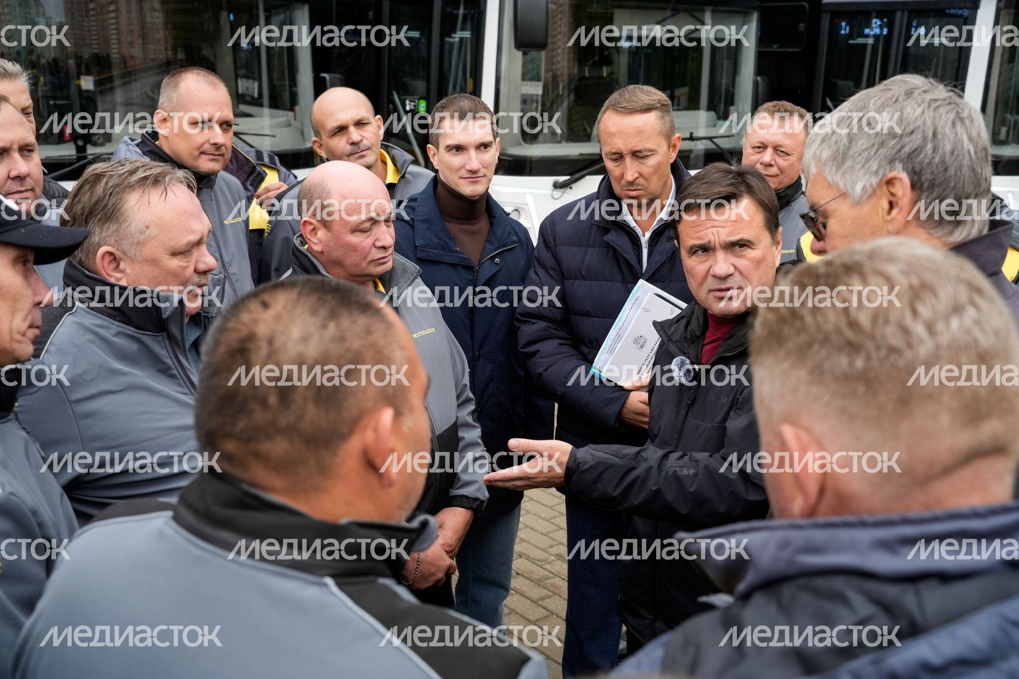 Андрей Воробьев передал партию новых автобусов округам Подмосковья Андрей Воробьев передал партию новых автобусов округам Подмосковья