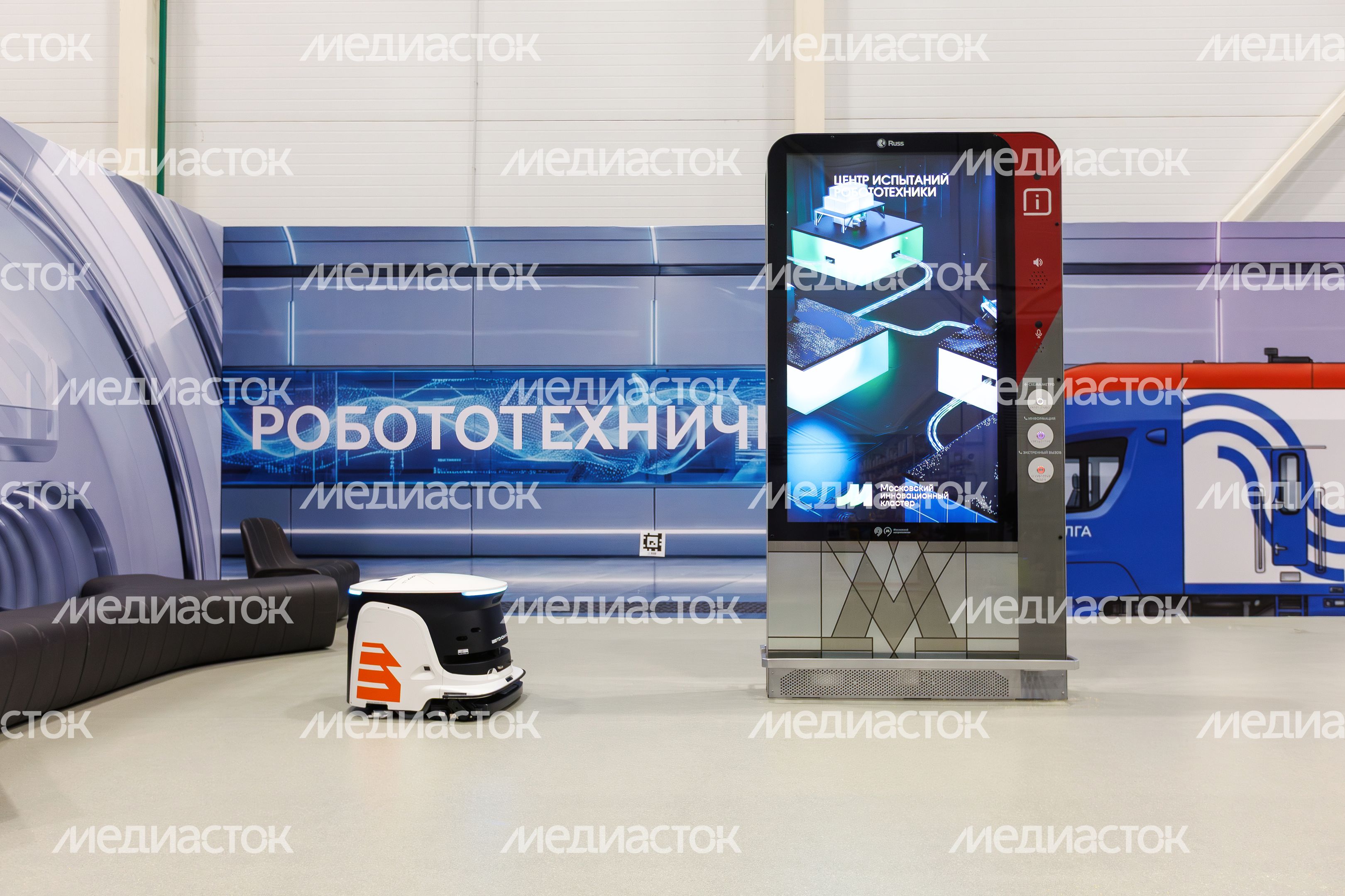 Промышленный робот-мойщик на технофестивале Startup Village 2026 в технопарке «Сколково»