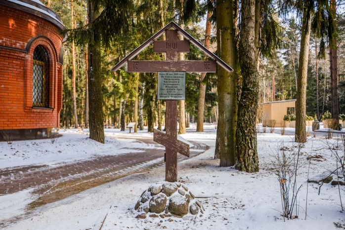 Храм святых благоверных князя Петра и княгини Февронии Муромских в парке культуры и отдыха «Елочки» в Домодедово