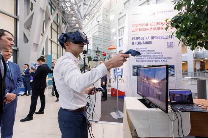 Демонстрация возможностей VR-очков на выставке техники и современного энергооборудования в Красногорске
