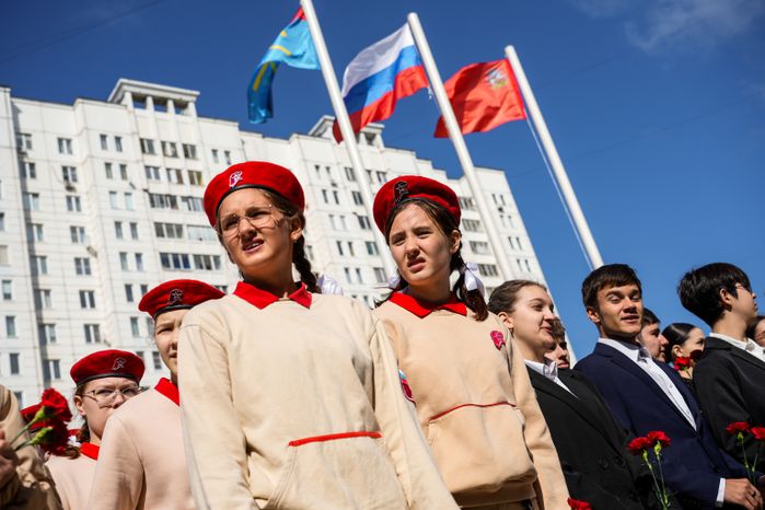Мемориальную доску Героя РФ Артема Щукина открыли в подольской школе №30