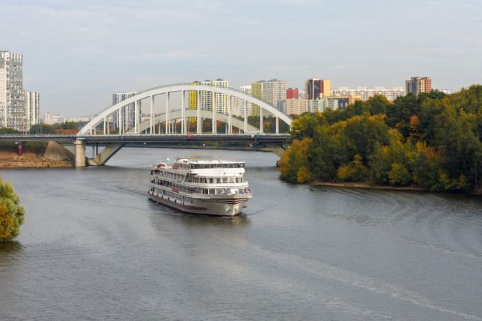 Навигация по Москве-реке в Химках осенью