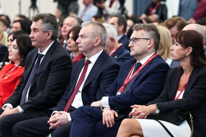 Пленарная сессия форума "Россия и мир: тренды здорового долголетия"