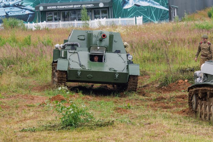 Эпизод Курской битвы под Прохоровкой на военно-исторической реконструкции в Центральном парке «Патриот»