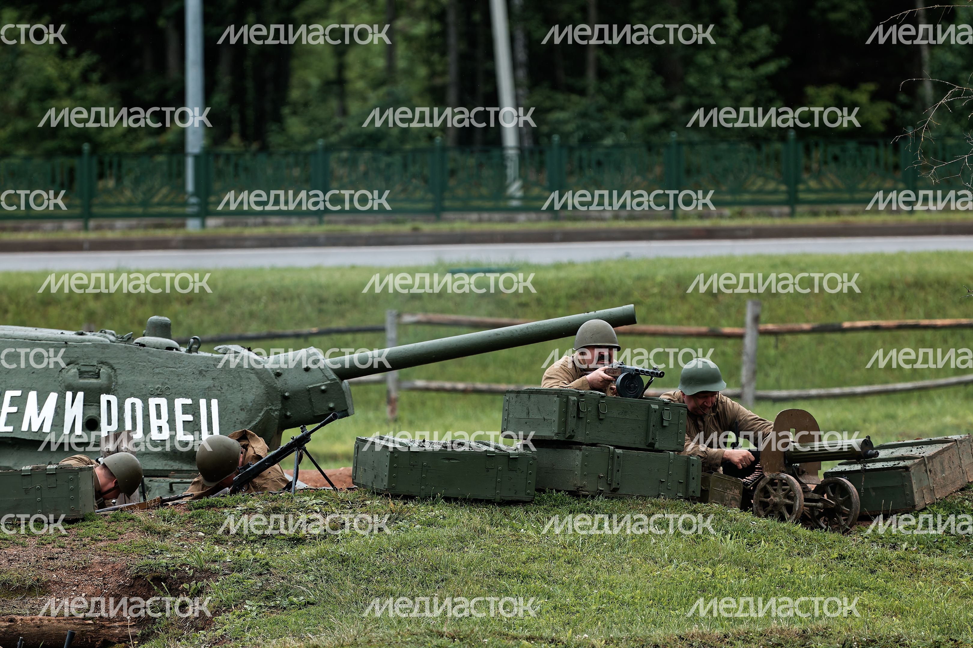 Военно-историческая реконструкция «Первый день войны» у Главного храма ВС РФ в День памяти и скорби Военно-историческая реконструкция «Первый день войны» у Главного храма ВС РФ в День памяти и скорби