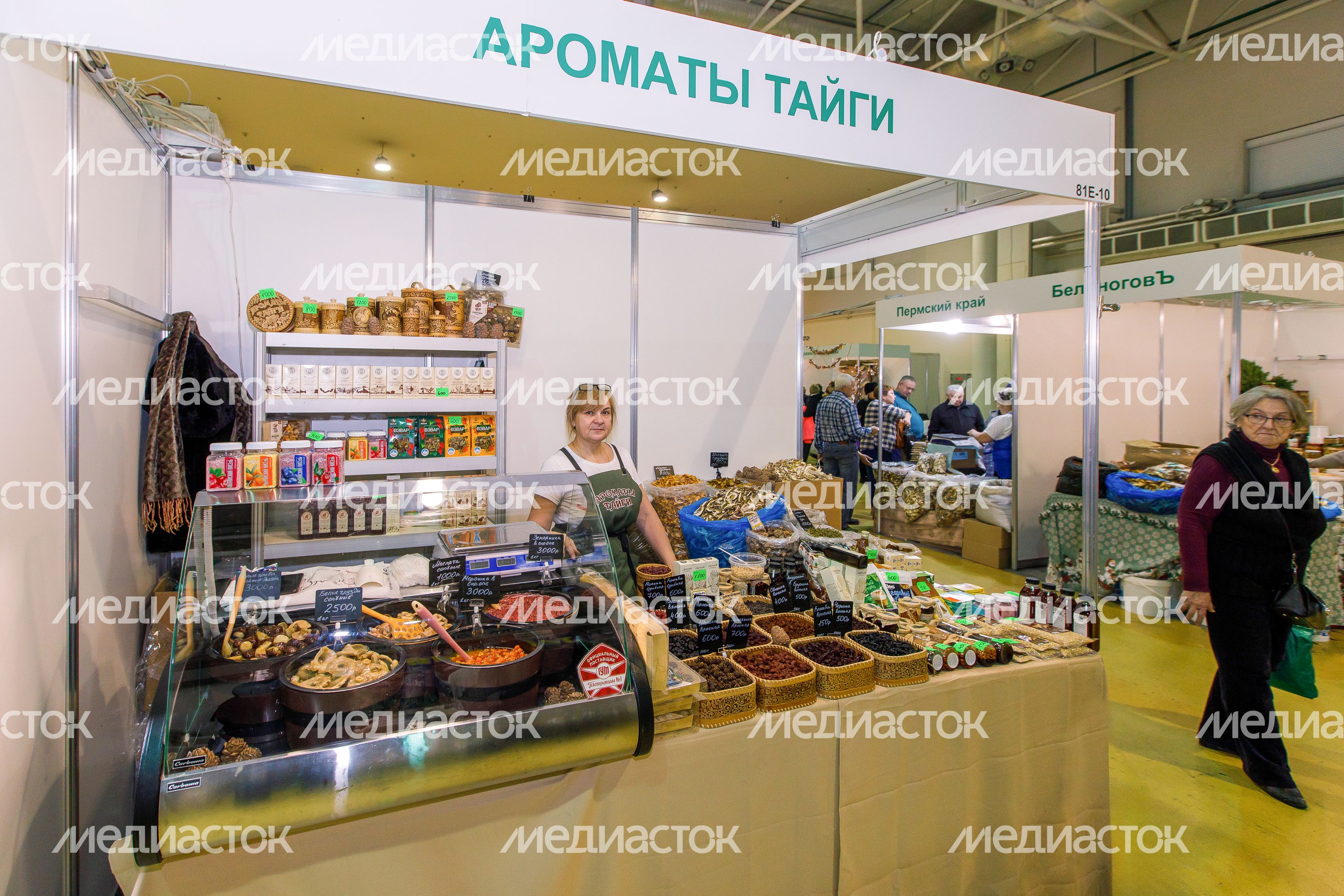 Торговля традиционными русскими продуктами на выставке «Ладья. Зимняя сказка 2024» Торговля традиционными русскими продуктами на выставке «Ладья. Зимняя сказка 2024»