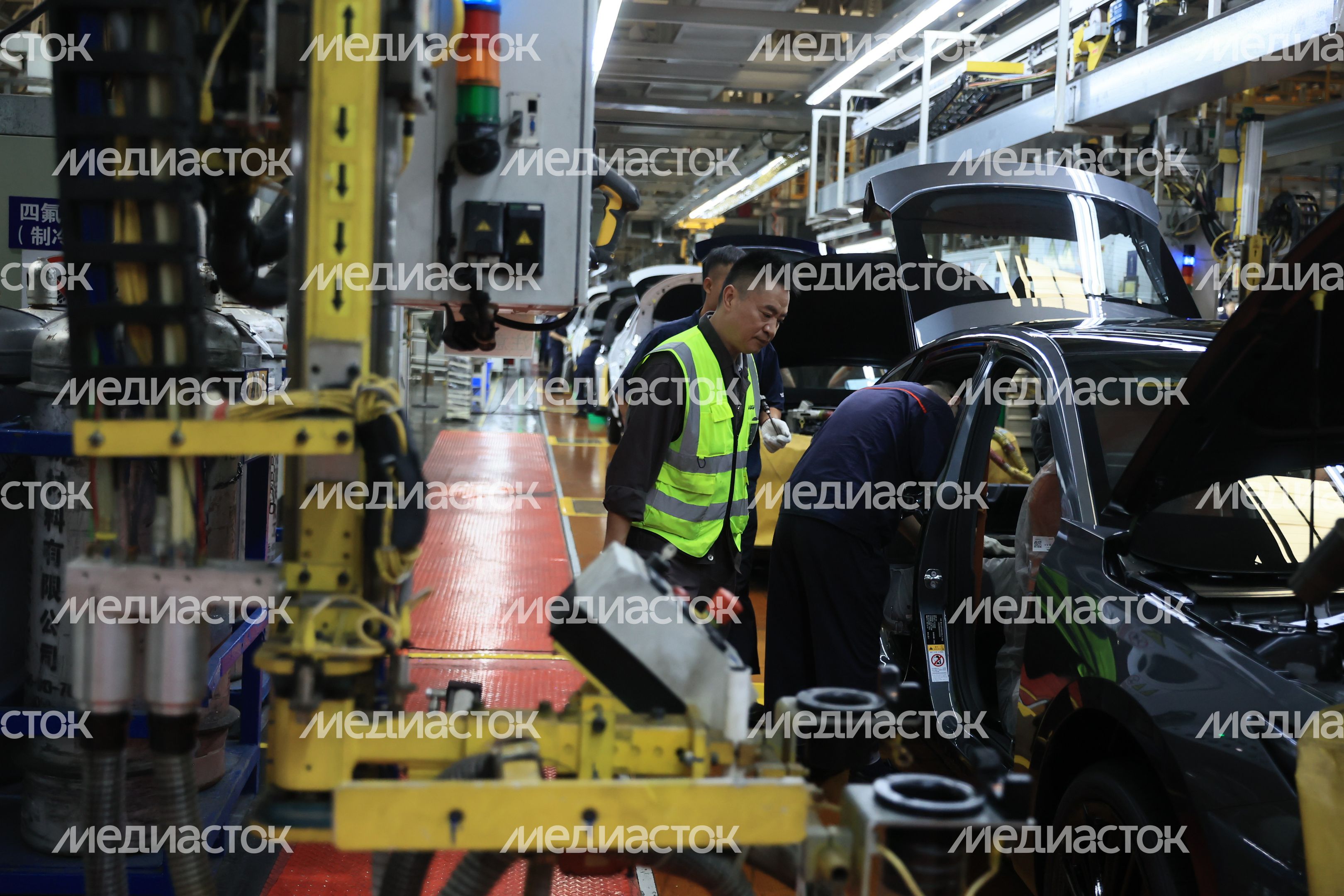 Посещение автозавода Changan Automobile Group в Китае Губернатором Подмосковья