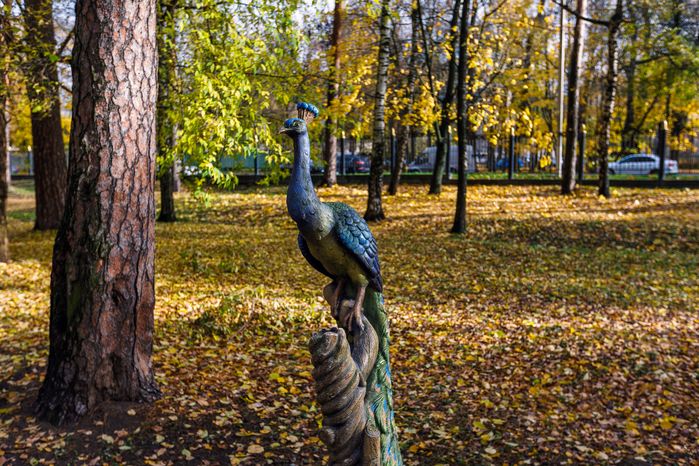 Аллея сказок в Центральном парке культуры и отдыха в Ногинске осенью