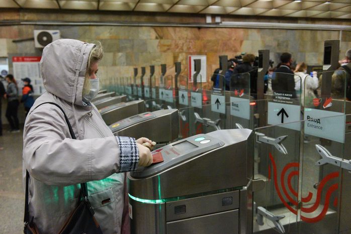 Проверки соблюдения масочно-перчаточного режима в общественном транспорте в Москве