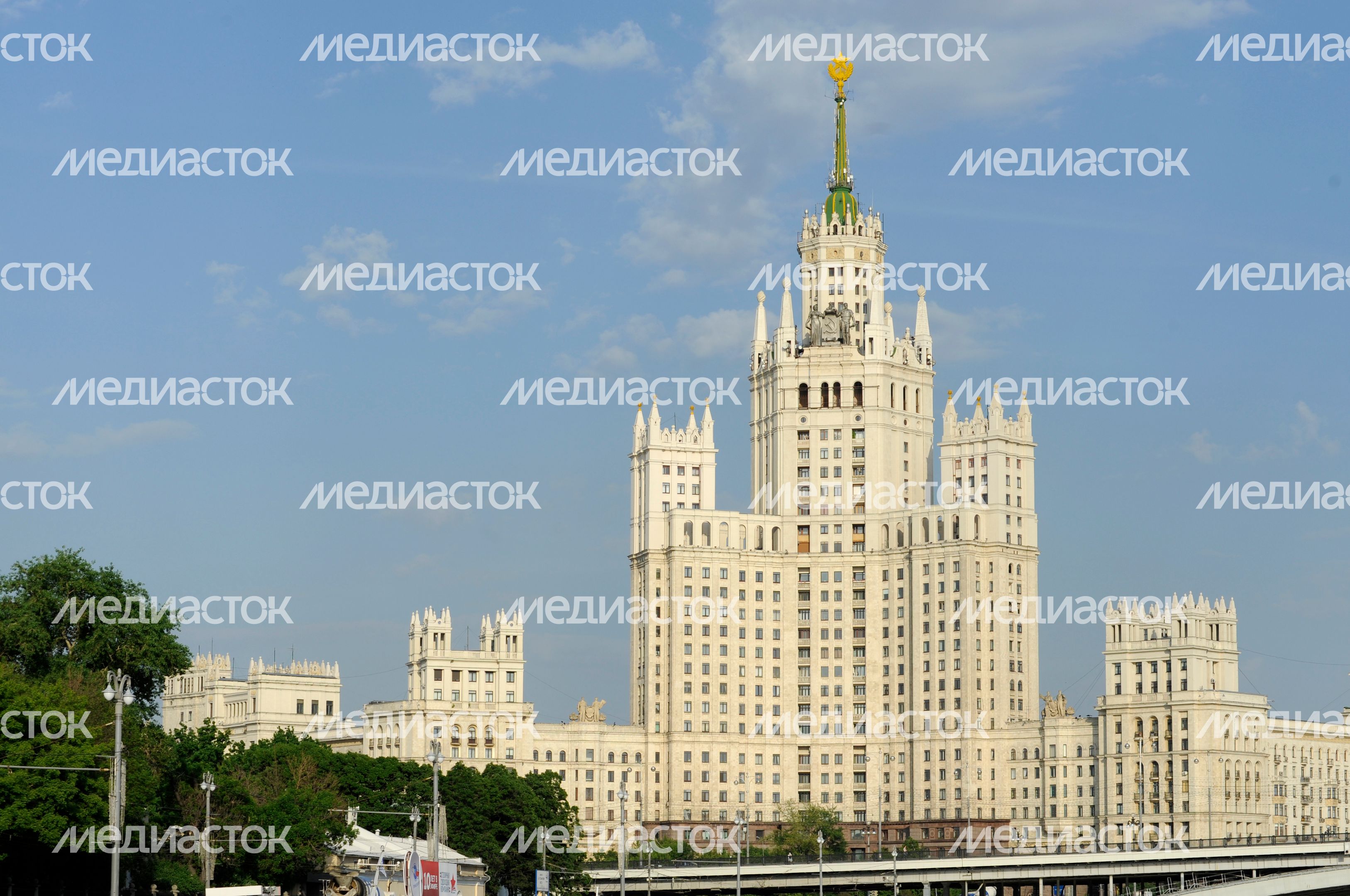Жилой дом на Котельнической набережной в Москве Жилой дом на Котельнической набережной в Москве